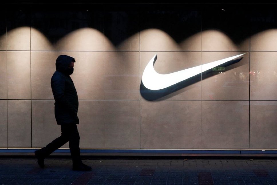 Nike $NKE will 775 Mitarbeiter entlassen und beschleunigt die Automatisierung in seinen US-Vertriebszentren – CNBC