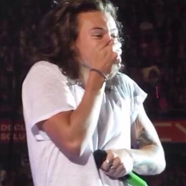 XXNI4LERXX's tweet photo. Te amo Harry pero los tweets que he visto de tu cancelación son arte JAJAJAJA estoy así https://t.co/mmZi6clj6P
