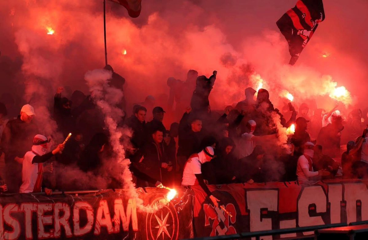 ultras1899_'s tweet image. En avril 2016, il avait été annoncé que l'#AFCA transformait le Virage Sud en une tribune debout, pour regrouper la #VAK410 à côté de la #FSide et libérer des places en tribunes plus commercialisables.