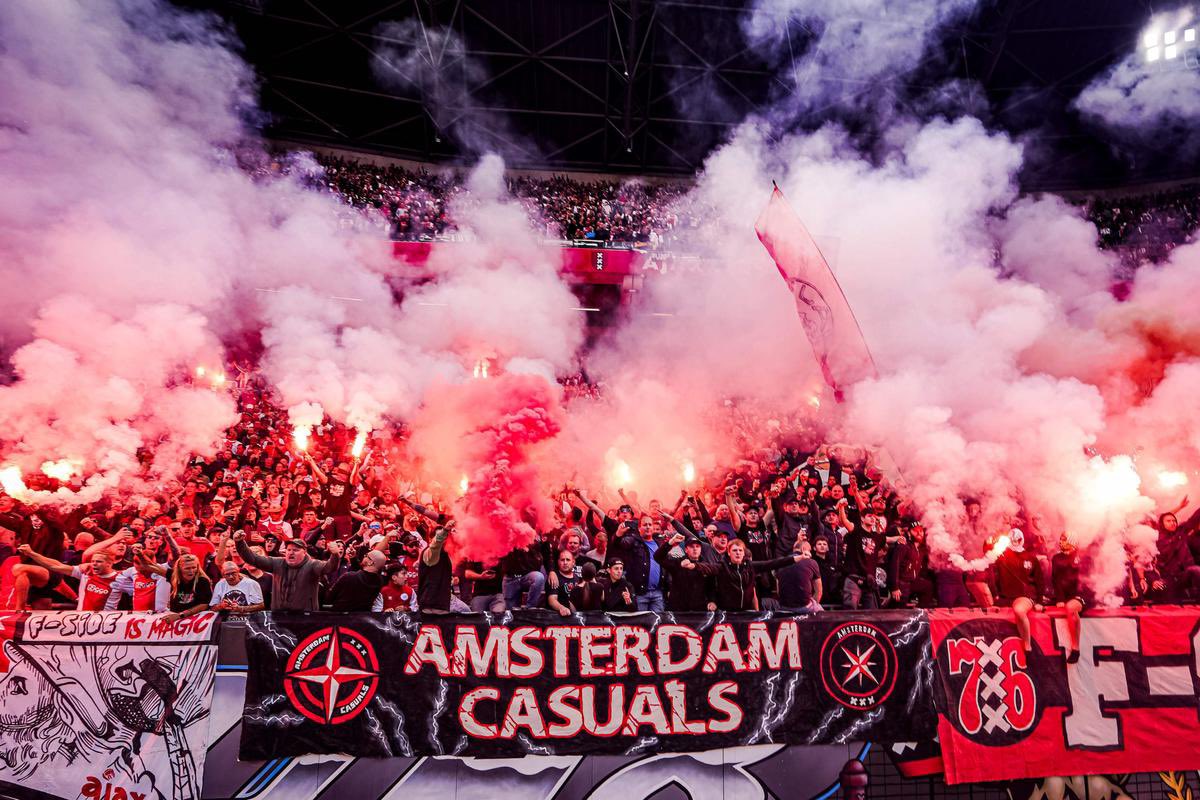 ultras1899_'s tweet image. Une Tribune F qui, aujourd’hui, regroupe en plus des #UltrasAmsterdam et de la #Fside, de nombreux groupes et sous groupes, chacun avec leur propre identité et qui ont aujourd’hui un fonctionnement qui leur est propre.