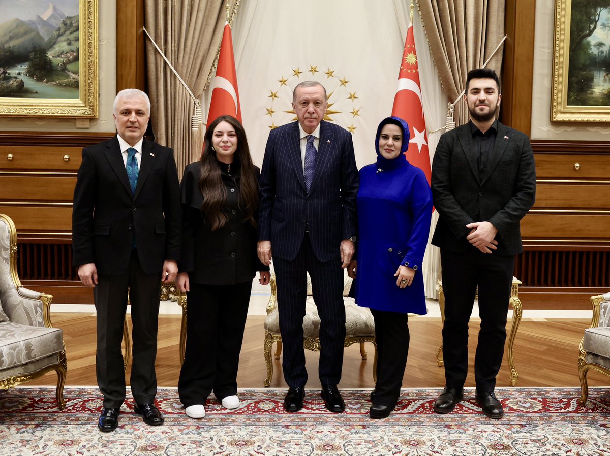 Abdulkerim_Gok's tweet photo. Sayın Cumhurbaşkanımız @RTErdogan a Cumhurbaşkanlığı Külliyesi’nde bizleri kabulleri için gönülden teşekkür ederiz.

Dün,Bugün, Yarın ve Her Daim sizinleyiz. https://t.co/n8Rv4LsskG