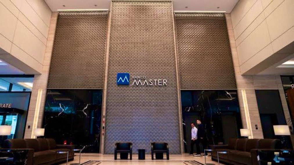 NewsLiberdade's tweet photo. 🚨URGENTE - Senado recebe primeiro pedido de impeachment contra Alexandre de Moraes em razão do Banco Master, que foi protocolado por um cidadão comum https://t.co/exaDneI47G
