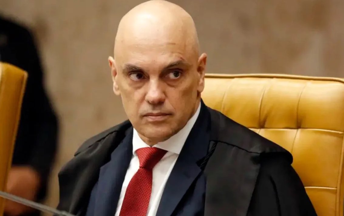 NewsLiberdade's tweet photo. 🚨URGENTE - Senado recebe primeiro pedido de impeachment contra Alexandre de Moraes em razão do Banco Master, que foi protocolado por um cidadão comum https://t.co/exaDneI47G