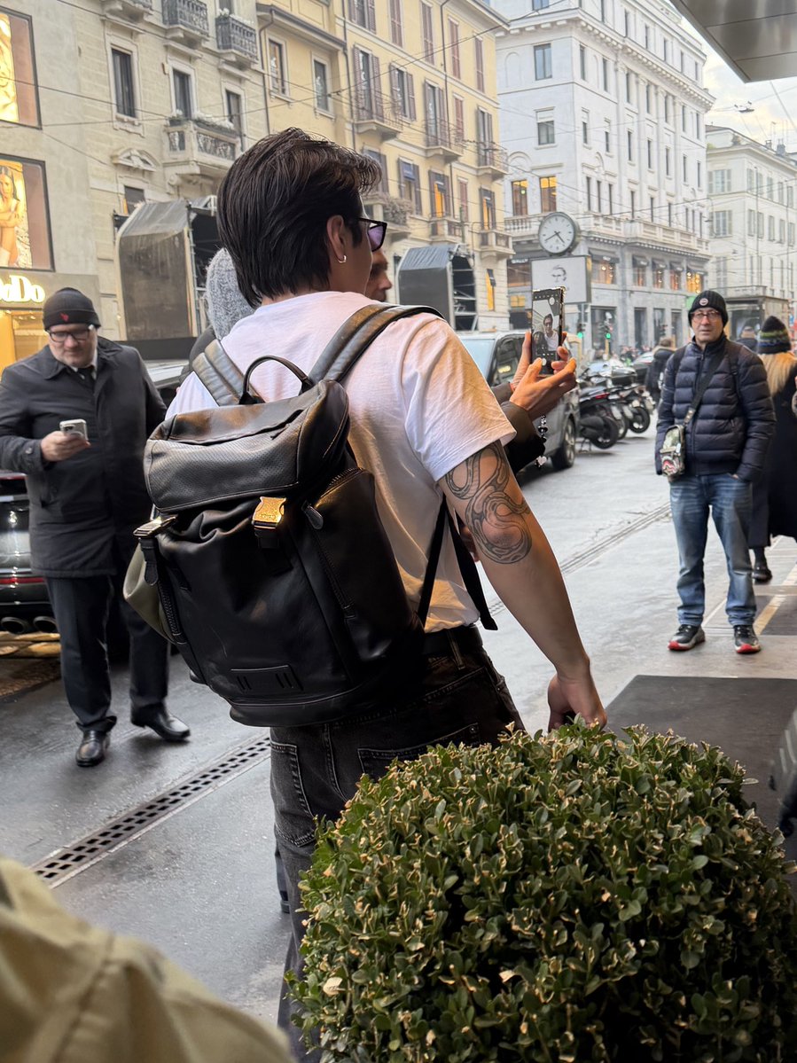 hudconholic's tweet image. 