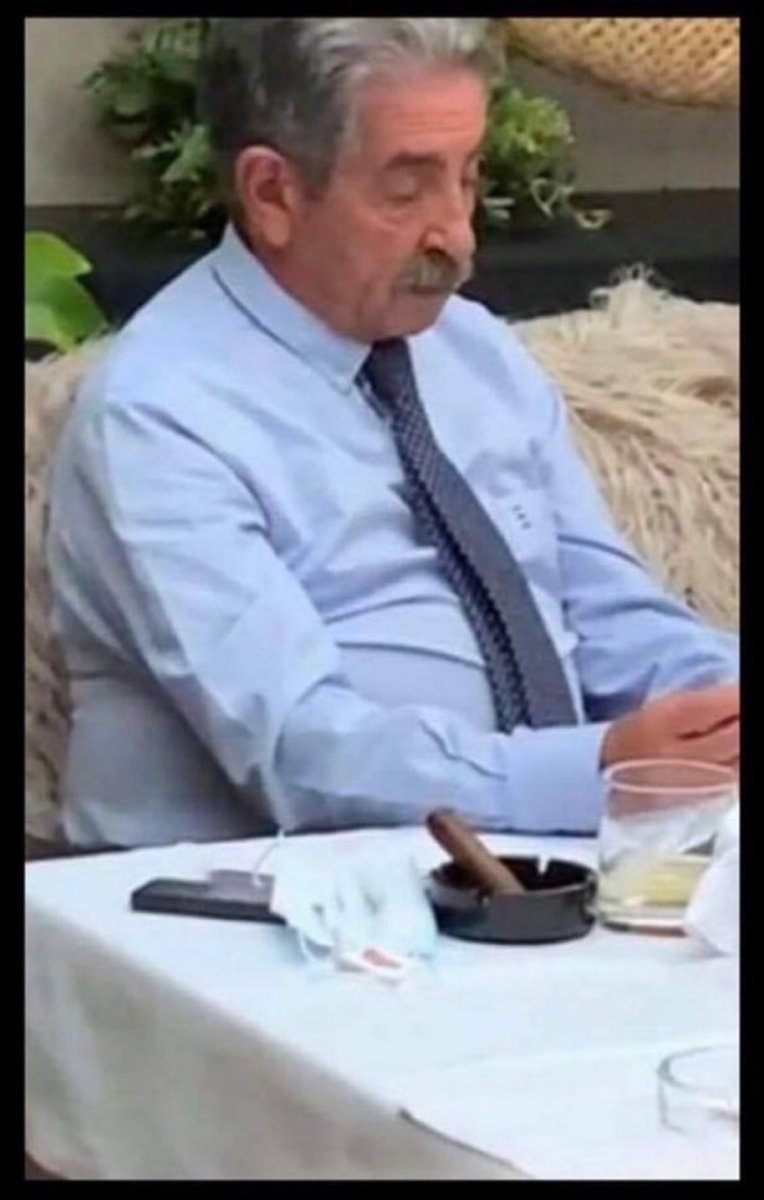 ¿Pero qué coj0nes hace Revilla dando lecciones de honradez, honestidad, limpieza, coherencia y ejemplaridad, cuando el fulano se iba de farra, comilonas y a fumar puros mientras nos encerraba a todos en casa?

Que tipejo más cínico…
#RevillaEH