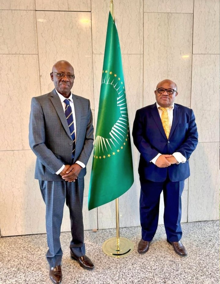 LucasDHernCuba's tweet photo. Had an excellent exchange with @souefmo_elamine, Chief of Staff of the Chairperson of the @_AfricanUnion, at AU Headquarters. 
 
In times of growing global challenges, genuine multilateralism &amp; cooperation matter more than ever. 

#CubaAfrica 🇨🇺🤝🌍 https://t.co/txWkYPQDnX