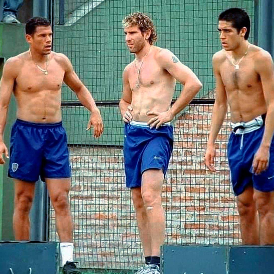 🔙⚽ "Nosotros amábamos jugar al fútbol, no jugábamos a la Play, no nos interesaba mostrar que paseábamos al perro, ni bailar después del partido. Ahora, nadie pone nada de fútbol, ponen fotos con el peluquero en la concentración": Riquelme ✍️