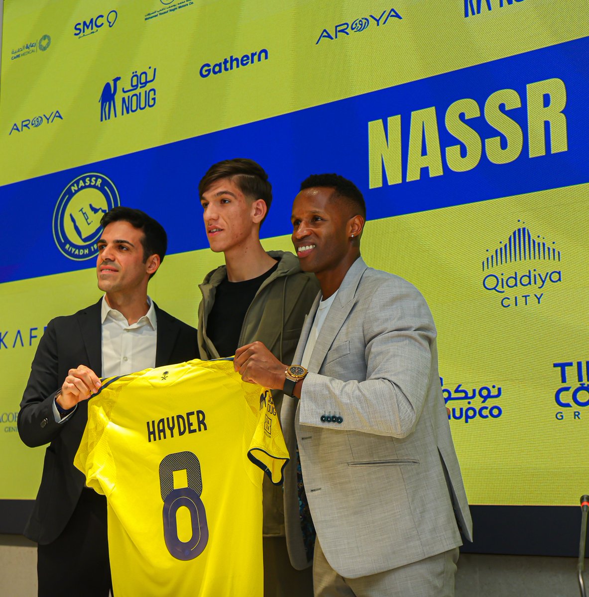 AlNassrFC_EN's tweet photo. It's Official: Hayder Abdulkareem is a our new star ✍️
Welcome to the Squad Hayder 💛 https://t.co/PYFXdQhoeJ