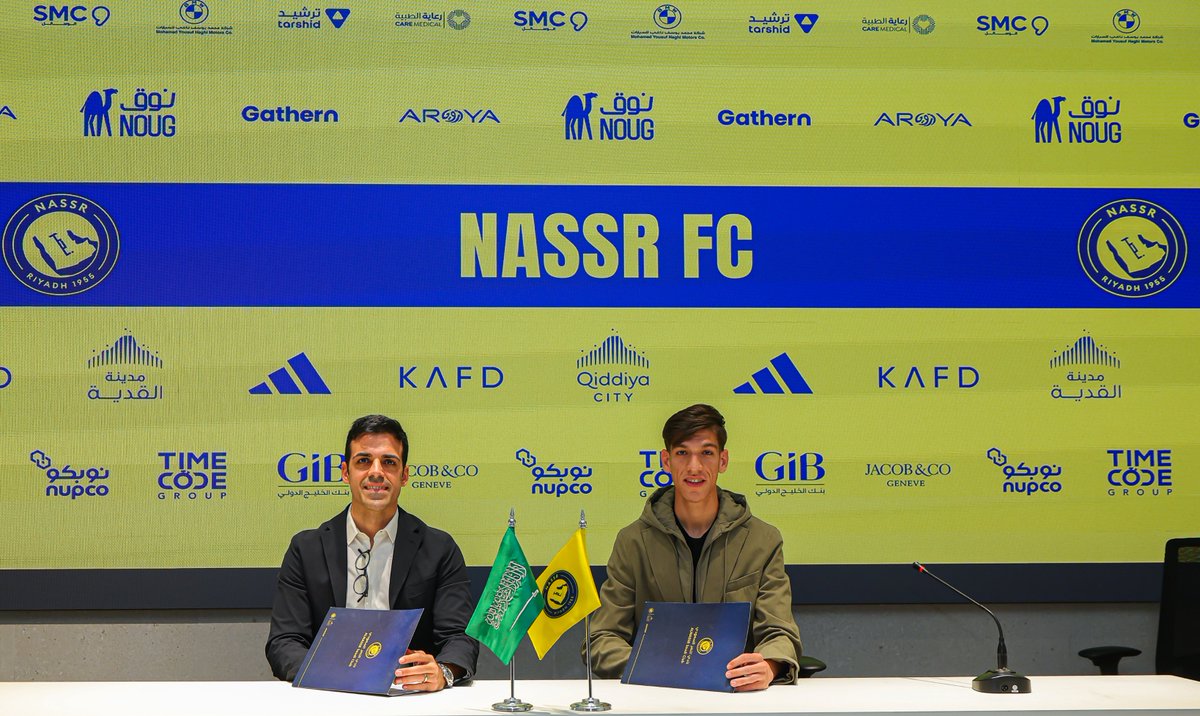 AlNassrFC_EN's tweet photo. It's Official: Hayder Abdulkareem is a our new star ✍️
Welcome to the Squad Hayder 💛 https://t.co/PYFXdQhoeJ