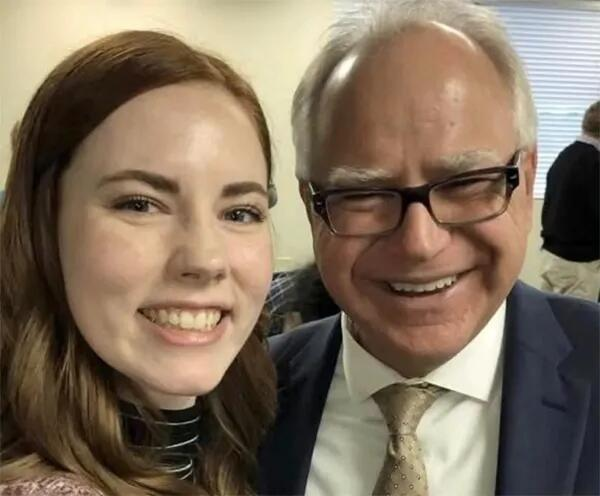 faster34me's tweet image. The communication system for the Minneapolis #SignalChat riots is an  encrypted Signal Chat network (“MN ICE-Watch”). #MNICEwatch is run by Tim Walz aide and  campaign strategist #AmandaNoelleKoehler.  zerohedge.com/political/had-…