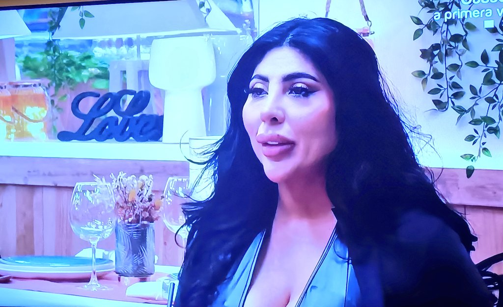 #FirstDates26E
Tiene que tener alergia a algo , no es normal