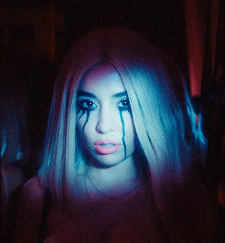 she had eyeliner and dreams