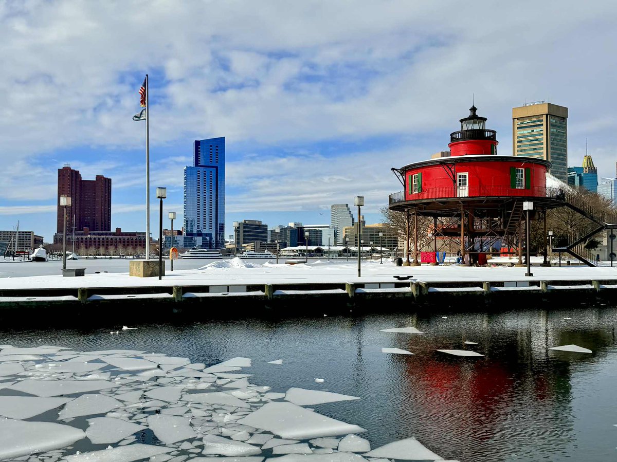 JustinWeather's tweet photo. 🐻‍❄️ Glacial Expansion has reached Baltimore 
🧊 Ice taking over most of The Inner Harbor 
Next stop, I expect The Chesapeake Bay Bridge Bay this week. 
🌡️ With temps staying below freezing and Lows in the single digits, it is inevitable. Might be similar to 2014

📷 🛥️ David Sites was on The Water Taxi riding there today.  
He said they are still running every 15 minutes. But I can’t see that last thing much longer.