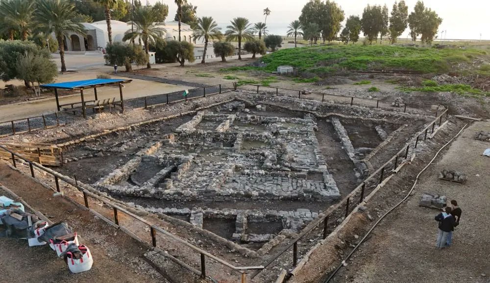 #SomosAnáhuac ¿Qué secretos guarda una casa del siglo I a orillas del Mar de Galilea? 🏺 
La Anáhuac reanudó las excavaciones arqueológicas en Magdala, Israel, en colaboración con la Universidad de Tel Aviv, para conservar y estudiar una residencia del siglo I. 🌍✨
Entérate
