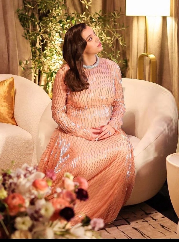 Canon Verse: How do I look?