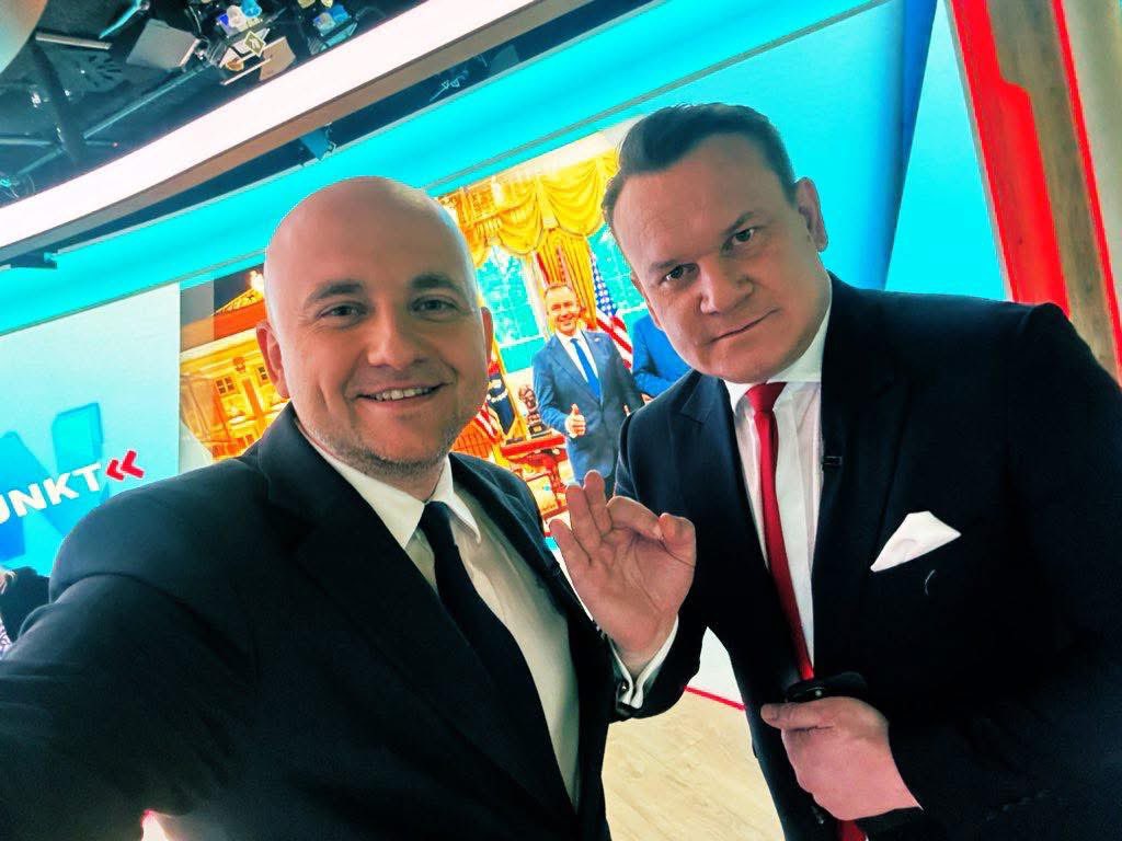 .<a href="/DariuszMatecki/">Dariusz Matecki</a> najwyraźniej pozazdrościł <a href="/D_Tarczynski/">Dominik Tarczyński MEP</a> kunsztu w polerowaniu berła pomarańczowej małpy zza oceanu i sam postanowił dołączyć do tego festiwalu transatlantyckiego wazeliniarstwa. Seryjny manipulator, który z Funduszu Sprawiedliwości uczynił prywatny bankomat dla