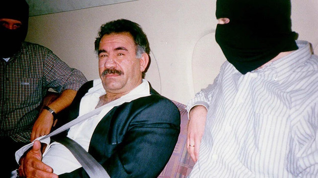 RusenPress's tweet photo. PKK terör örgütü lideri Abdullah Öcalan’a neden bebek katili deniyor?

Öcalan'a neden kundaktaki bebekleri de öldürdünüz diye sorulduğunda "Emri ben verdim. Bebekleri öldürmeseydik Kürtler bize itaat etmez, korkmazdı." demiştir. 

“Siirt’in Baykan ilçesine bağlı Derince köyünde 21 Ekim 1993’te PKK’lı teröristler okul bahçesinde 13’ü çocuk 22 kişiyi kurşuna dizdi. PKK’nın kurşuna dizdikleri arasında yer alan kundakta kurşunlanmış küçük Serkan’ın fotoğrafı, terörün acımasız yüzünü gösteriyordu. Terör örgütü elebaşı Abdullah Öcalan da bu katliamdan sonra “bebek katili” olarak hafızalara kazındı.”

“Kanlı terör örgütü PKK 11 aylık bebek Mustafa Bedirhan ile annesi Nurcan Karakaya’yı (25) bombalı saldırı ile öldürdü. Bölücü terör örgütünün bu ne son ne de ilk bebek katliydi. Tüm Türkiye’yi yasan boğan olay akıllara Siirt’in Derince köyünde 25 yıl önce katledilen 9 aylık Leyla bebek ile kefene sarılı bedeni kurşunlanmış fotoğrafıyla simge olan 3 yaşındaki Serkan Erdem’i getirdi.”