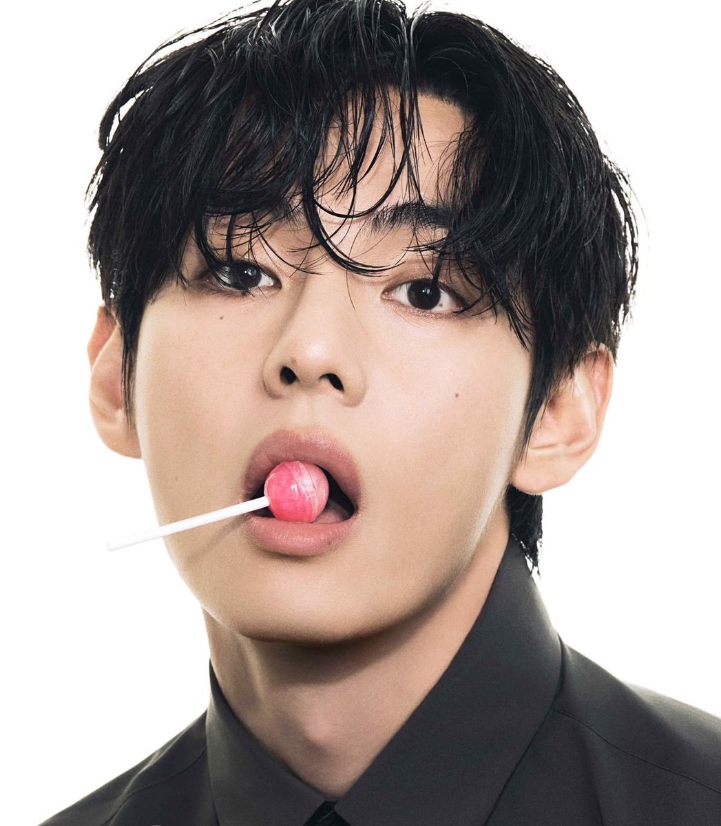 jenniescharts's tweet image. JENNIE (10.776M) becomes the 3rd best selling K-pop soloist of all time surpassing V (10.771M)