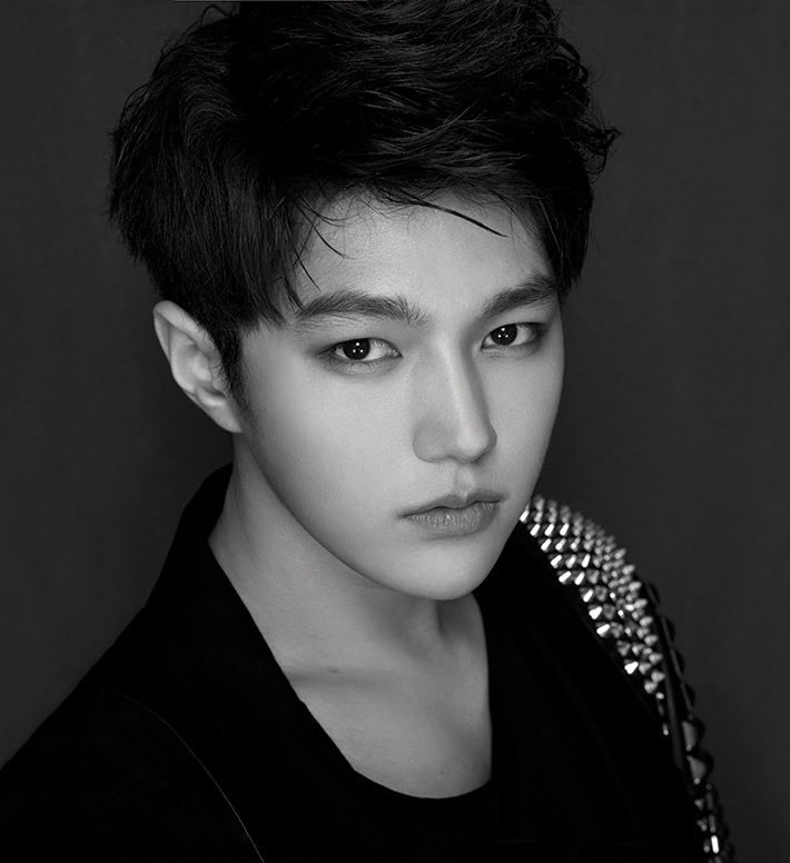 blackxxxkl's tweet photo. 김엘명수 얼굴에서 날티나면 죽는 병 있음 https://t.co/L9p8qwZxwA