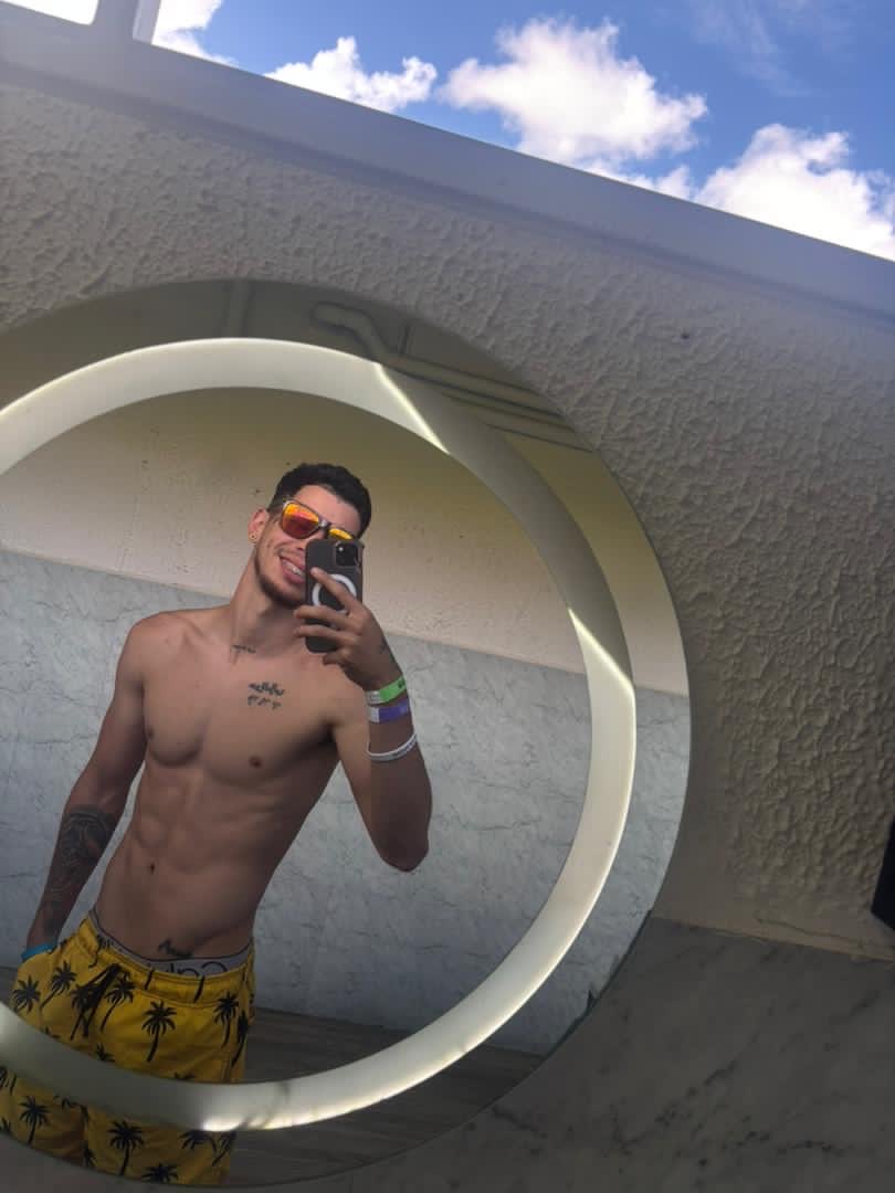AleXxojrr's tweet photo. Activo en telegram 

#hetero #telegram #summer https://t.co/ChNCxkW4SN
