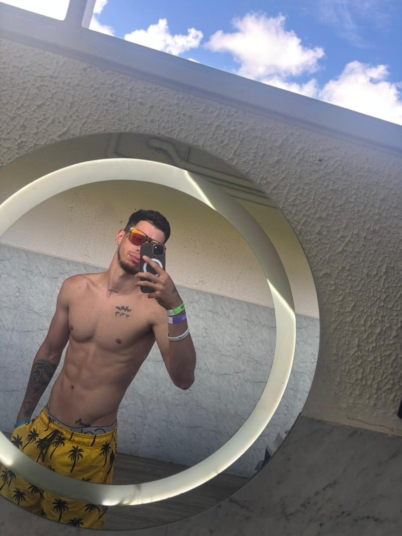 AleXxojrr's tweet photo. Activo en telegram 

#hetero #telegram #summer https://t.co/ChNCxkW4SN