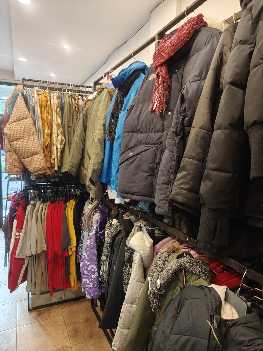 Widino's tweet photo. Kemaren dah stress bgt nyari down jacket di uniql0 size nya habis di semua toko.

Trus iseng googling nemu toko ini di BSD, langsung tak samperin dan surprise lengkap bgt koleksinya, harganya juga murah 1/2 dr toko di mall. Semua perlengkapan winter tersedia di sini, lengkap 😍 https://t.co/hJ1IF28kHz