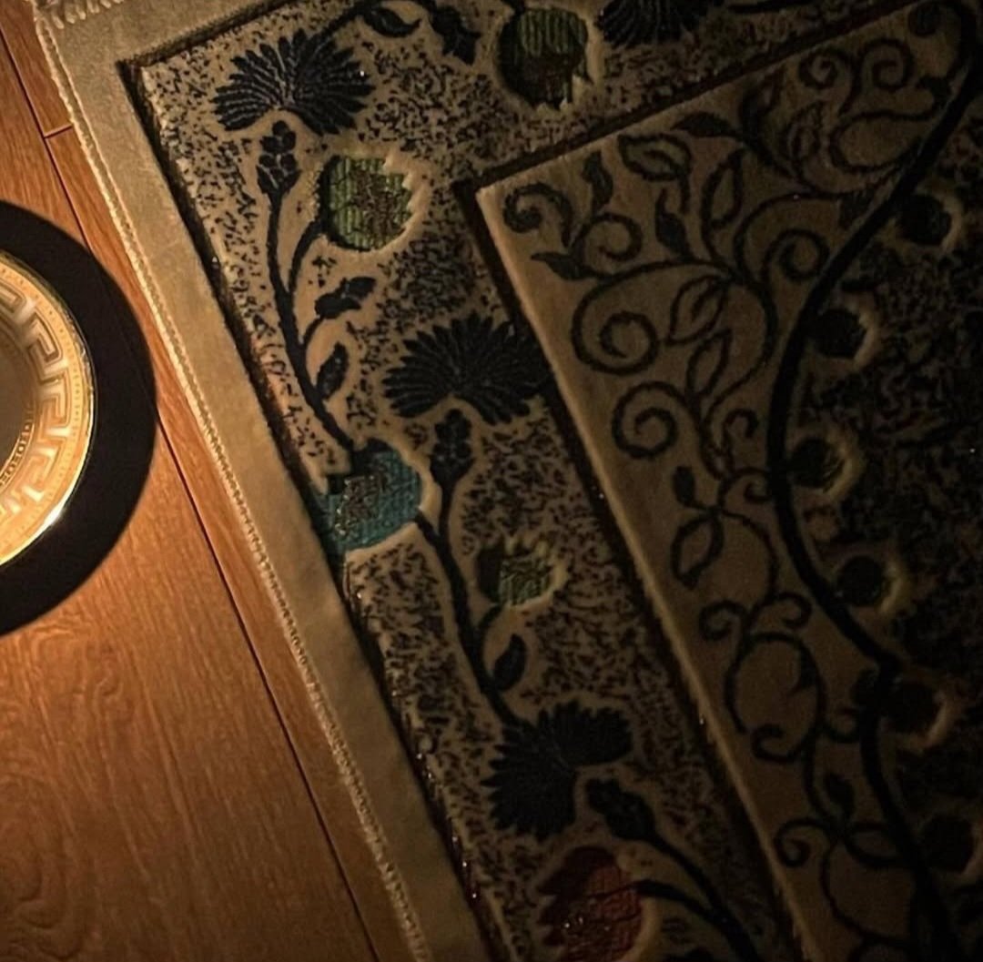 يا رب 
في هذا الفجر أنا لا أملك إلا الدعاء 
ولا أعرف من الطرق إلا بابك
ولا أرجو سواك..
فلا ترد قلبي خائباً،
ولا تتركني وحيدة في أقداري..
اللهم إجعل لنا فيه نصيباً من كل خير 
وأبعد عنا كل ما يُثقل القلب.
#اللهم_آمين 
#صباح_الخيرᅠ