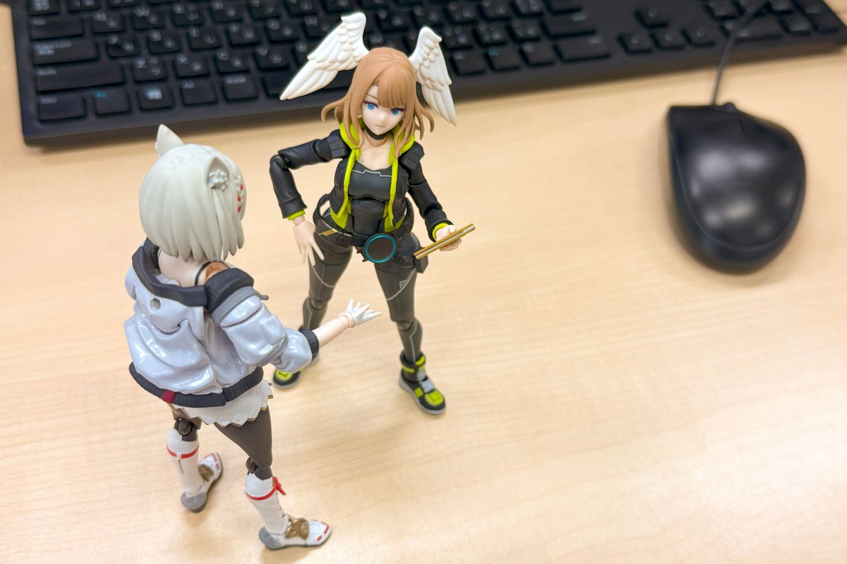 休憩中の立ち話から、思わぬアイデアが生まれることも？
#モノリスソフトの日常