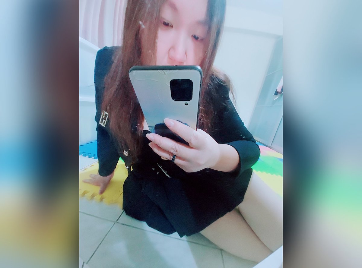 新的一年到了～
新年快樂🎉
新的一年還是請多指教💋
#肉丝 #丝袜 #肉肉女孩 #膚絲