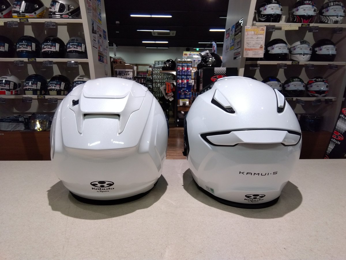 rico_morioka's tweet image. こんにちは！道産子トサカです！

今日は新作ヘルメット #KABUTO #KAMUI5 の話題です。
ベストセラーの #KAMUI3 の後継モデルとして登場したKAMUI5はどこが変わったのか？
そして、KAMUI3はもう選ぶ意味が無いのか？！
細かく見てみましょう。

～KAMUI5の変更点～

■ベンチレーション
