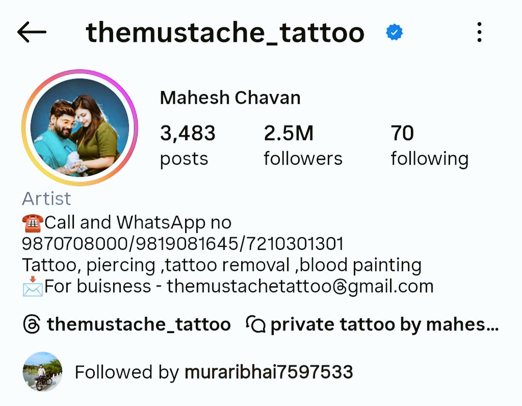 मिल गया फेमस आदमी बहुत वायरल हो रहा है । 2  दिन से 

गौर से देखो ये  वही शख़्स है जो “Don’t Stop 🛑” वाला टैटू बनाकर सबको हैरान कर दिया था । 😆
इतना ही नहीं, Insta पर 2.5M फॉलोवर्स भी जमा लिए हैं, लगता है फेम का भूखा है भाई!
और अब तो किसी के प्राइवेट पार्ट पर टैटू बनाने में भी