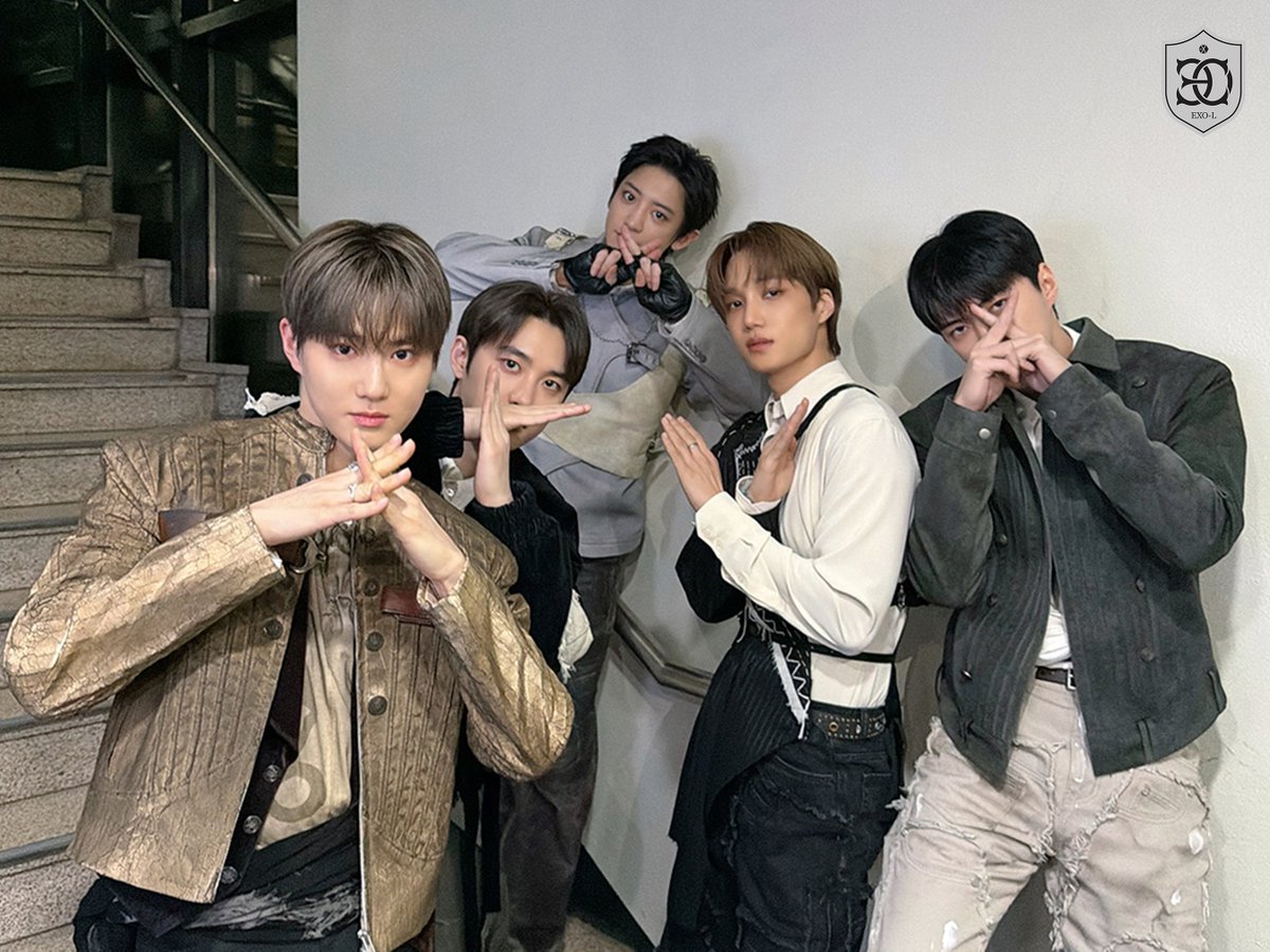 no_loey_no_life's tweet image. EXO Weverse Update 👑 Crown Recap