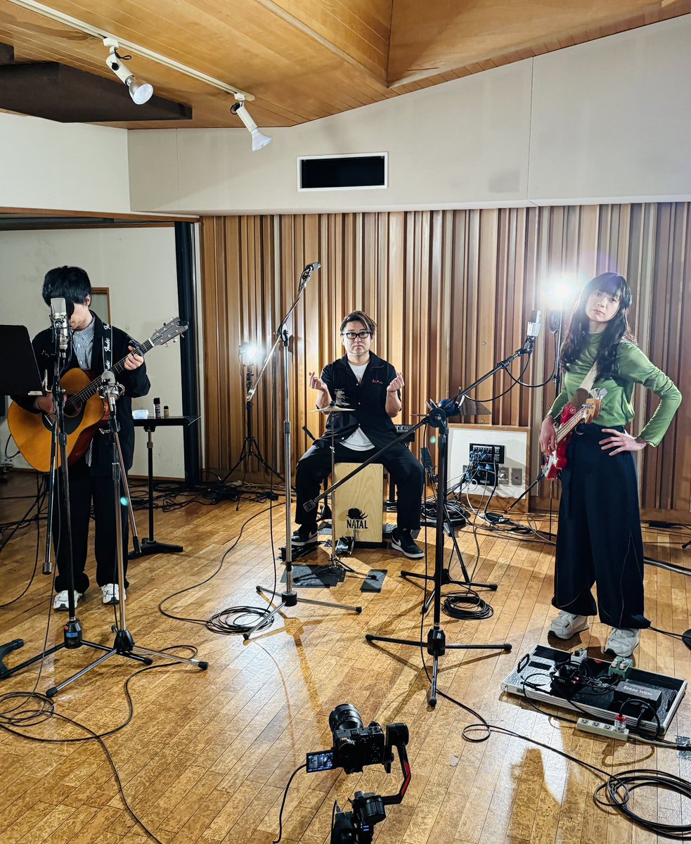 【リリース情報】
いよいよ明日1月28日(水)ミニアルバム『Lyrical Tattoo』リリース！

VOS限定盤をご購入の方がオンラインで視聴できる“アコースティックミニライブ”は【1月30日（金）19時】よりご覧いただけます！
楽曲と併せて、お楽しみに！

▶VICTOR ONLINE STORE限定盤こちら