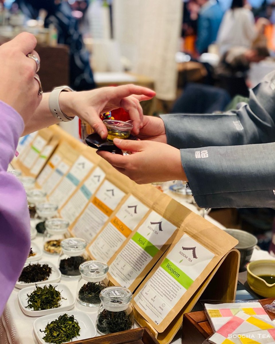 You can taste all of our premium Korean teas at the Toronto Tea Festival. 🍵🇰🇷

Don’t forget to try our Barley Sprout that won 1st place in the herbal tea category at the Tasters Box and newly released herbal teas: Bellflower Root and Burdock Root. 

#herbaltea #tisane