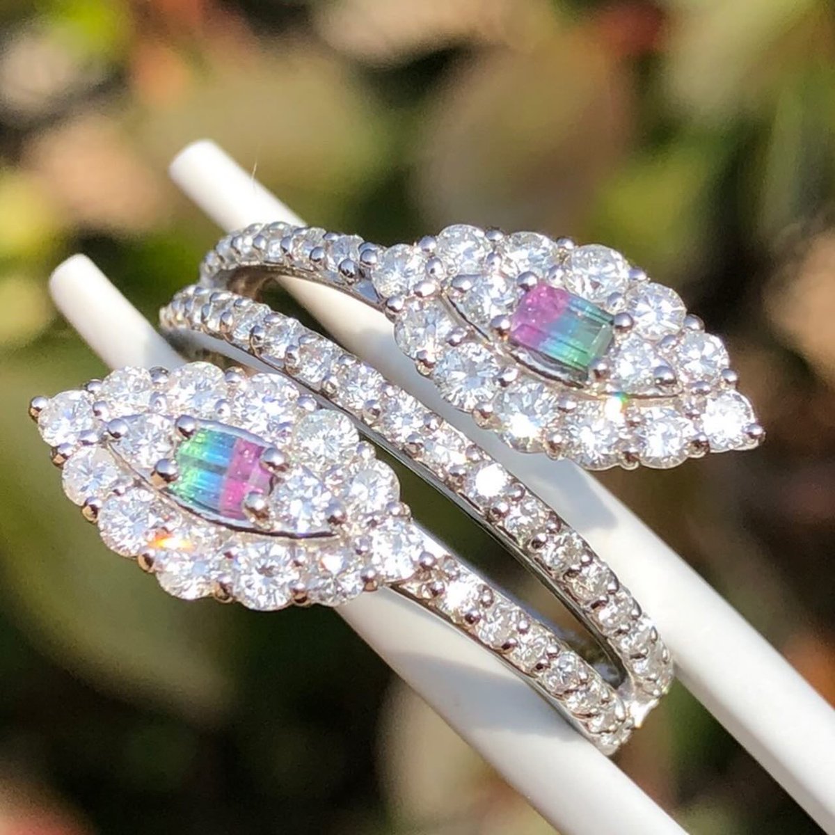 朝からテンション上がる〜🥰
おそらく世界に一つ🌎
トリコカラーパライバ🇧🇷のToi et moi
まだ綺麗なオススメが数ピースありますのでInstagram milesimo.sにてお問い合わせ下さい☺️#パライバ　#ブラジル