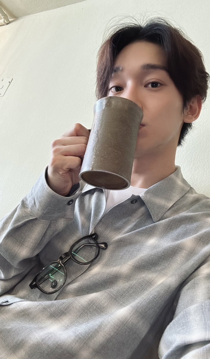 this genre of jongdae selfies💕