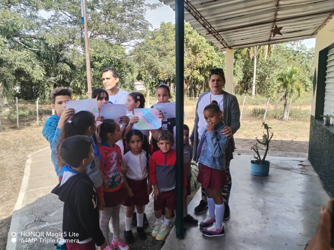 MadrazoEscalona's tweet photo. Hoy en #PinardelRio la red de formación ambiental haciendo actividades con los niños a lo largo de la provincia celebrando el día de la Educación Ambiental #CitmaPinar #CitmaCuba #Citma #Cuba https://t.co/8bb0VuRNTO