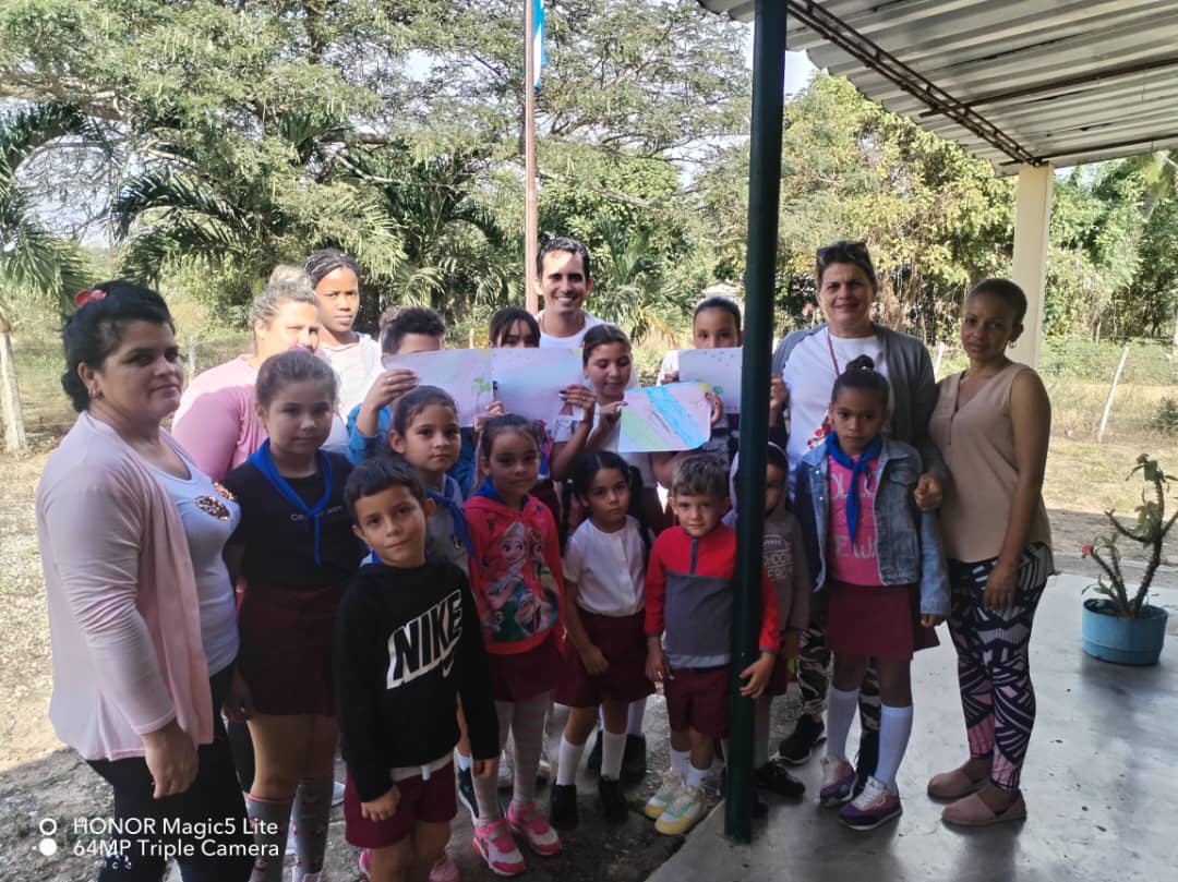MadrazoEscalona's tweet photo. Hoy en #PinardelRio la red de formación ambiental haciendo actividades con los niños a lo largo de la provincia celebrando el día de la Educación Ambiental #CitmaPinar #CitmaCuba #Citma #Cuba https://t.co/8bb0VuRNTO