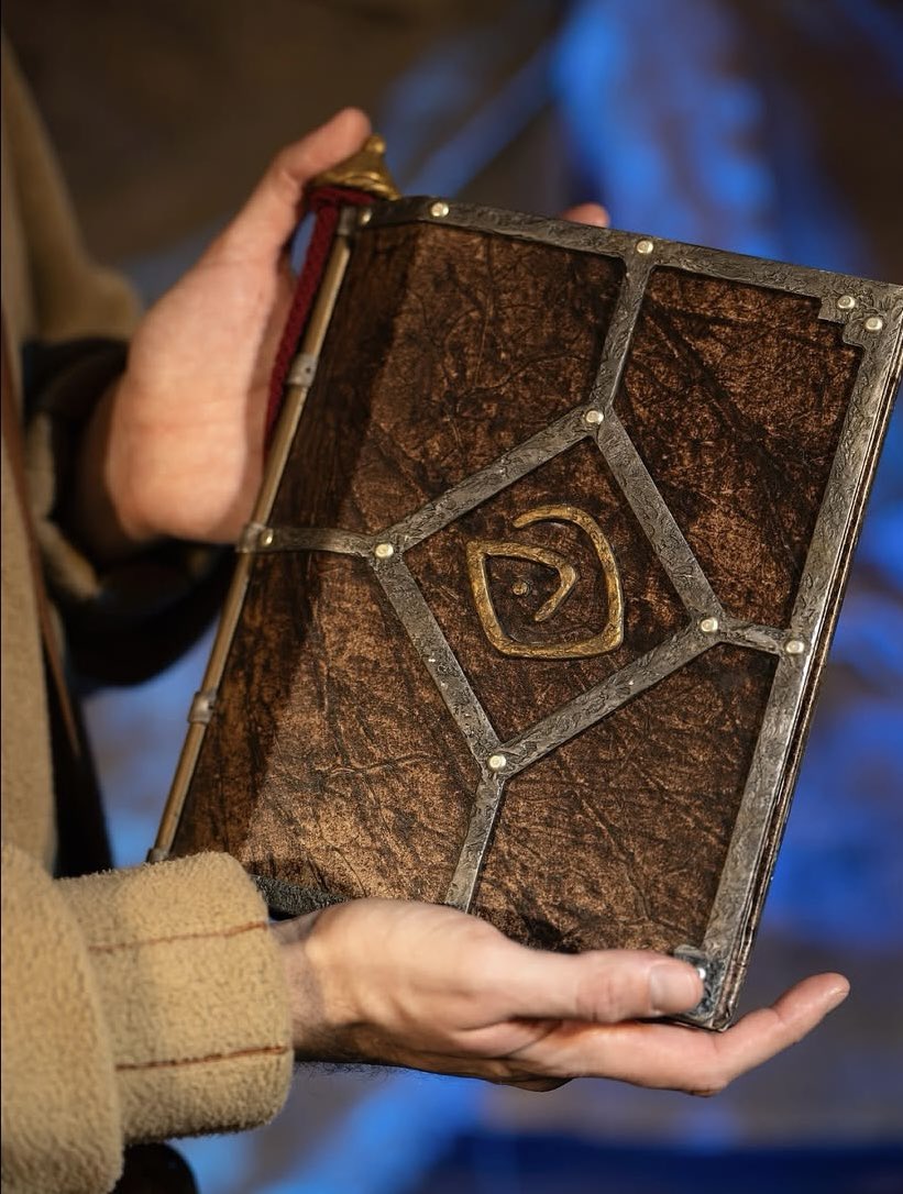 AtlantisTLE's tweet image. Milo &amp;amp; Princess Kida have returned to the "Disneyland After Dark: Sweethearts’ Nite"! ♥️💠

📷: artistrybylisad &amp;amp; coheteboy

#AtlantisisWaiting #Disneyland #AtlantisTheLostEmpire #Disney #Atlantis #MiloThatch #PrincessKida #DisneylandAfterDark