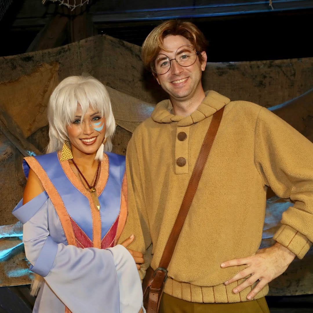 AtlantisTLE's tweet image. Milo &amp;amp; Princess Kida have returned to the "Disneyland After Dark: Sweethearts’ Nite"! ♥️💠

📷: artistrybylisad &amp;amp; coheteboy

#AtlantisisWaiting #Disneyland #AtlantisTheLostEmpire #Disney #Atlantis #MiloThatch #PrincessKida #DisneylandAfterDark