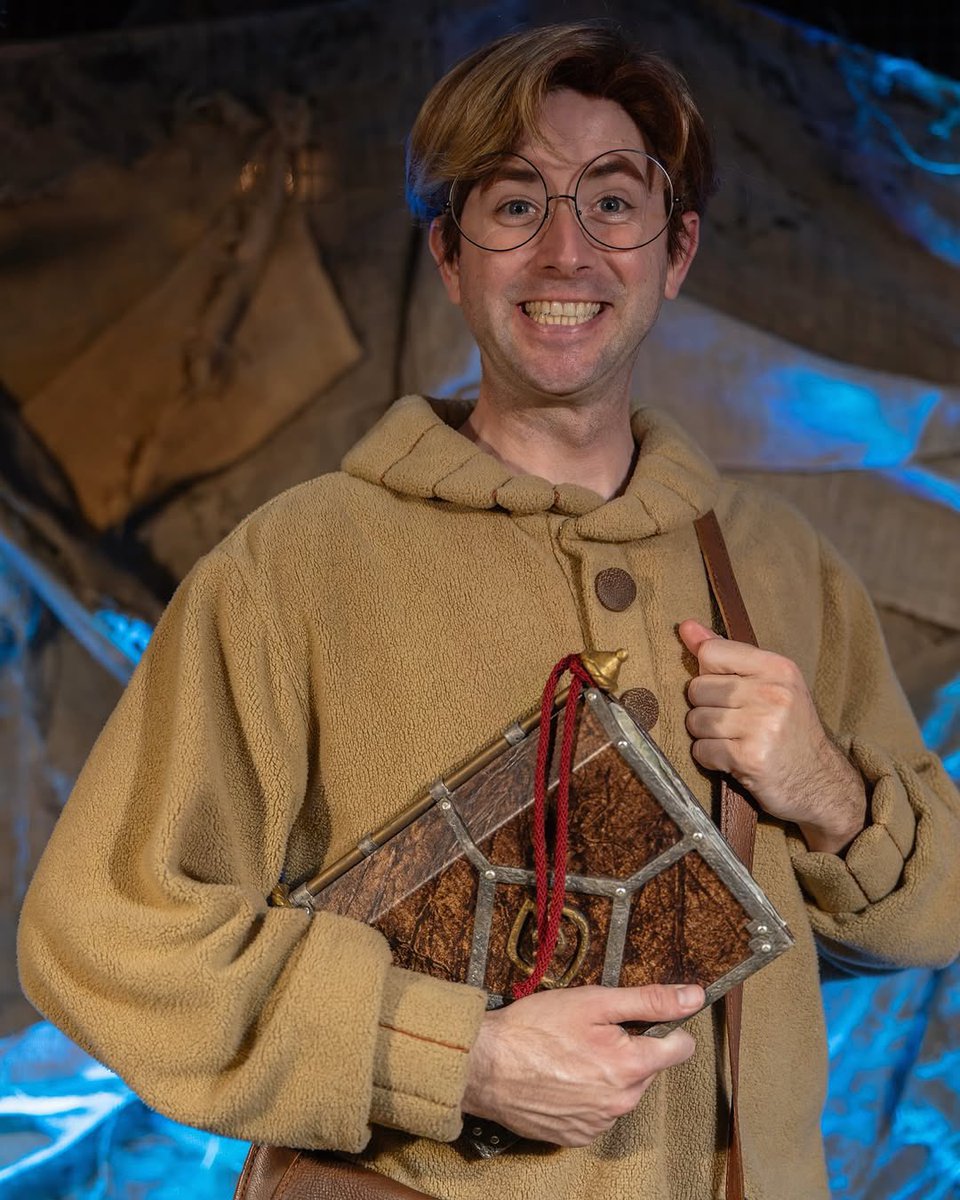 AtlantisTLE's tweet image. Milo &amp;amp; Princess Kida have returned to the "Disneyland After Dark: Sweethearts’ Nite"! ♥️💠

📷: artistrybylisad &amp;amp; coheteboy

#AtlantisisWaiting #Disneyland #AtlantisTheLostEmpire #Disney #Atlantis #MiloThatch #PrincessKida #DisneylandAfterDark