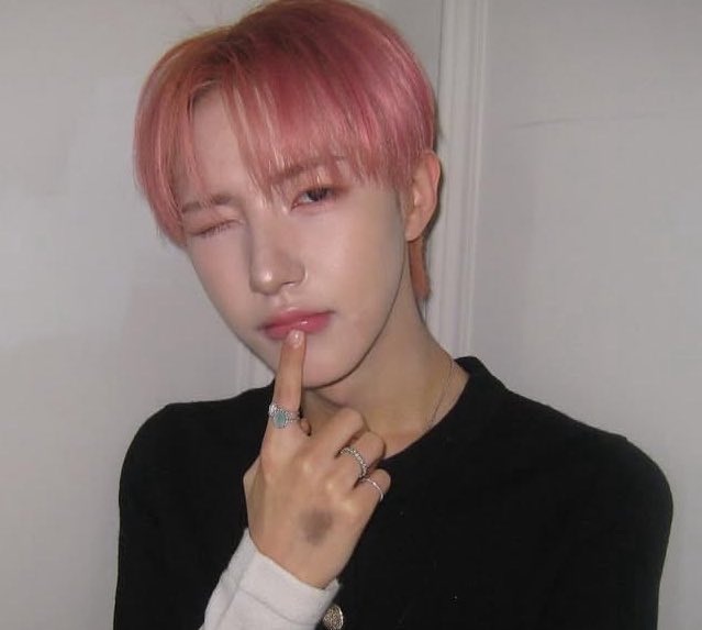 rentyunthinker's tweet photo. wink &amp; pink 💗🖤
#RENJUN #TAEHYUN https://t.co/qPE3Ja77q2