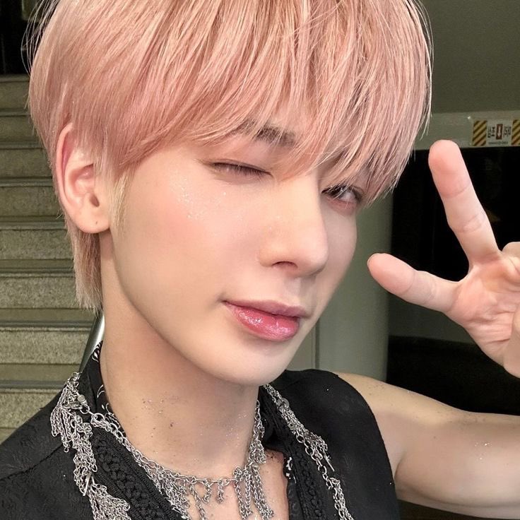 rentyunthinker's tweet photo. wink &amp; pink 💗🖤
#RENJUN #TAEHYUN https://t.co/qPE3Ja77q2
