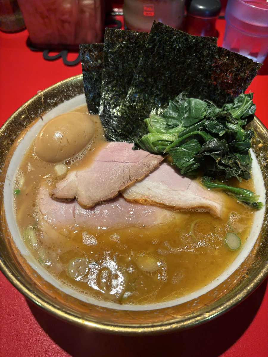 厚木家@本厚木
⚪︎チャーシューめん🥩🍜
⚪︎味玉🥚

#厚木家
#吉村家直系
#酒井製麺
#家系ラーメン
#10時08分着待ち8人
#百名店