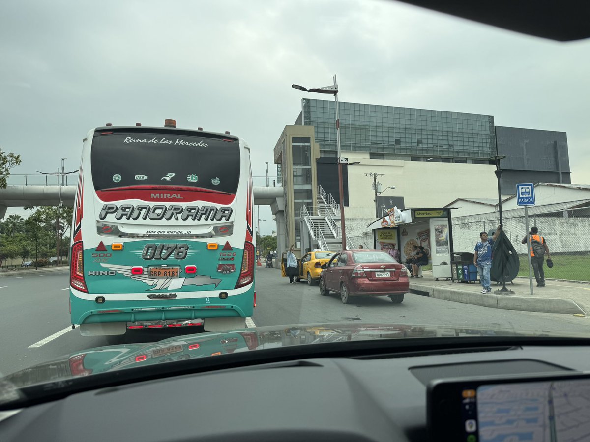 macilia's tweet photo. @ATMGuayaquil hola! Es tan difícil controlar que los buses paren en sus paraderos? Y qué estos no sean ocupados por otras personas? https://t.co/isp2KnnyPY