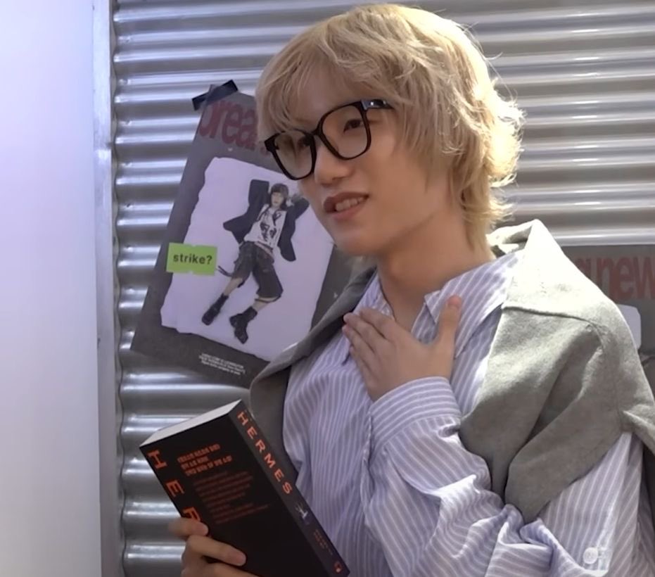 wonurinn's tweet image. he'll seriously wear any kind of glasses except his prescription ones