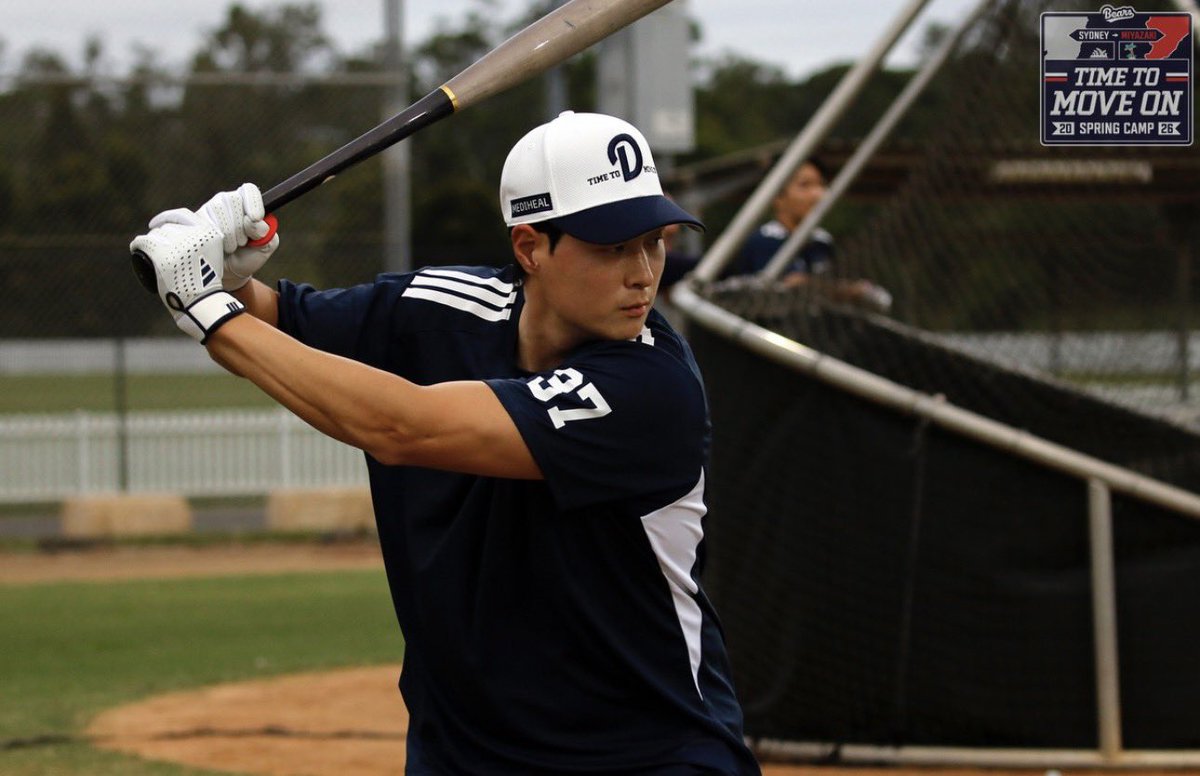 현재 박지훈은 1루·2루·3루·유격수는 물론 좌·중·우익수까지 모든 포지션 소화를 준비 중이다. 부담이 클 법도 하지만, 박지훈은 주저함이 없었다.

ㄴ 곧 투수도 하겠네
  ㄴㄴ 외않되 투수였잔아
    ㄴㄴㄴ 꺄악