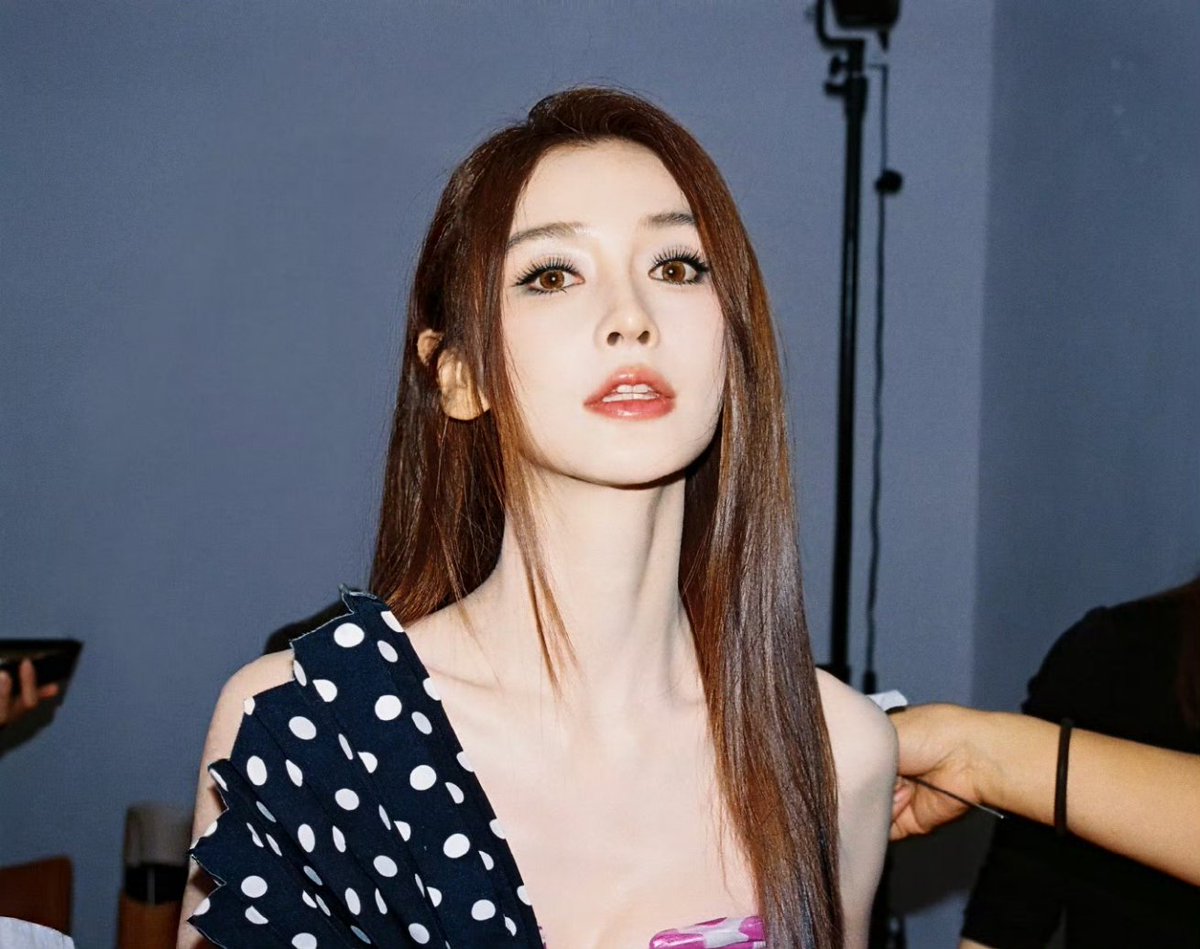 cdrama_update's tweet image. #Angelababy’s studio shares behind the scenes snaps 

#YangYing #杨颖