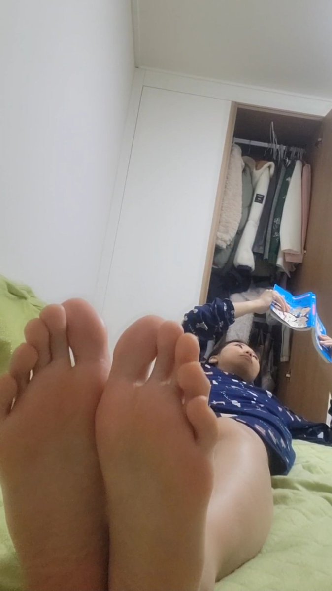 Bj발영상 팝니다 라인이나 텔레주세요 #발바닥 #발페티쉬 #맨발 #칼발 #여발 #여자발 #여자발바닥