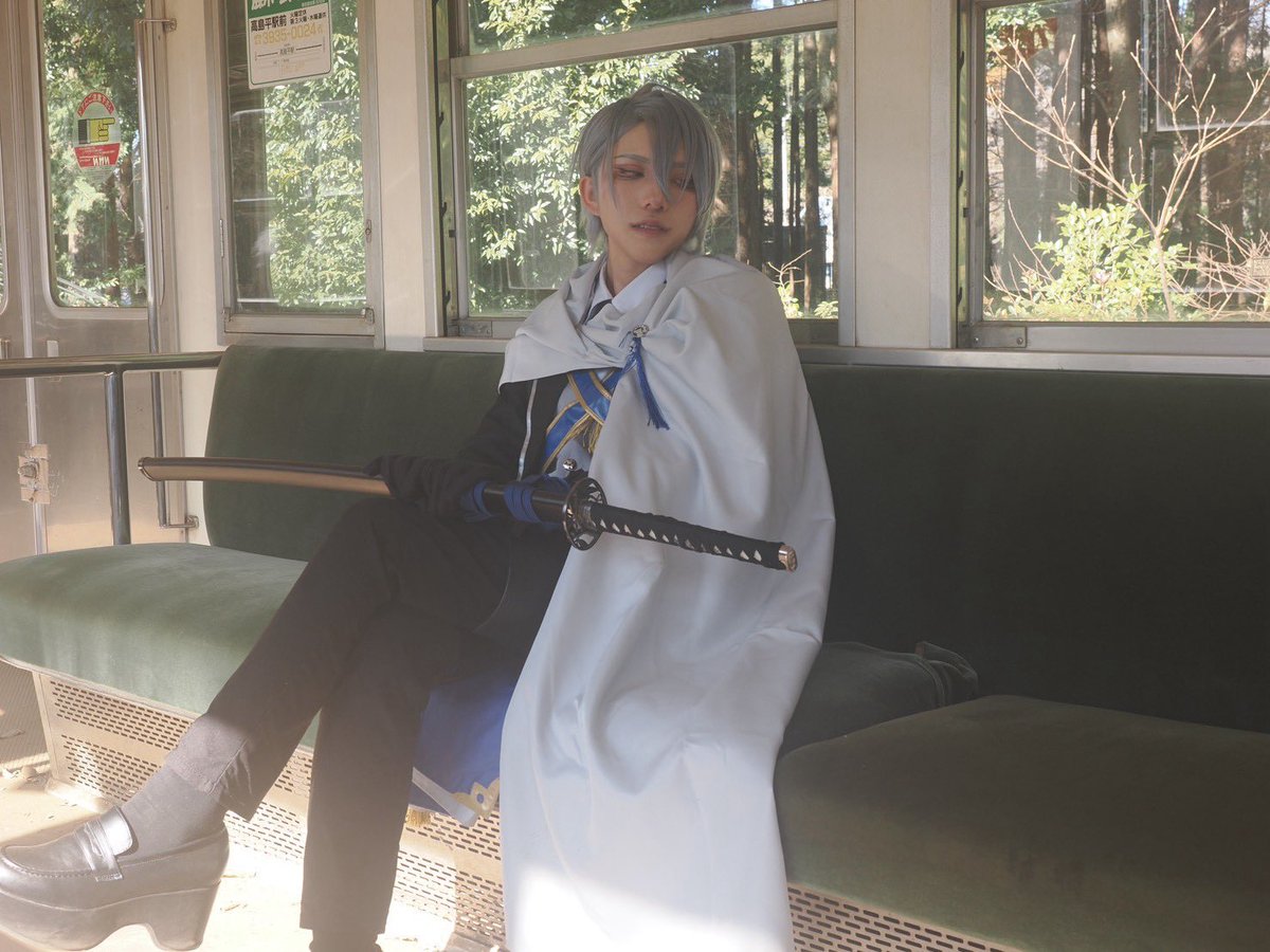 200m400mC's tweet photo. コスプレ 山姥切長義
撮影：いな
-----------------
現代遠征風ちょぎくん〜 電車🚃💨 https://t.co/LPyWC9iAEw